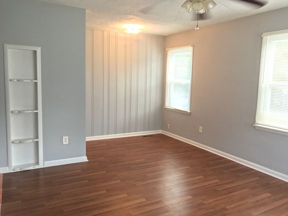 2nd image of 1708 Holly Dr