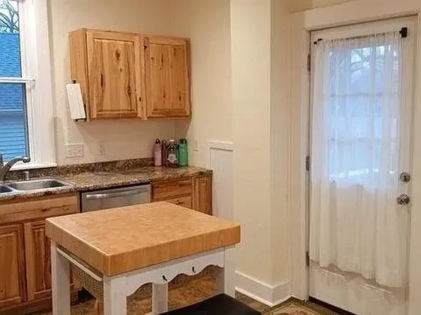 304 S Silver Lake St APT A, Oconomowoc, WI 53066