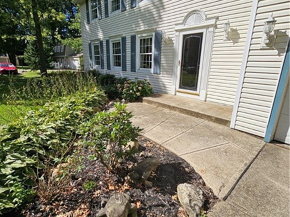 4th image of 10395 Squires Ct