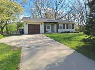 227 Juneway Ter, Lake Bluff, IL 60044