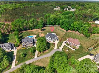 121 Leeward Shoals Ln, Mooresville, NC 28117