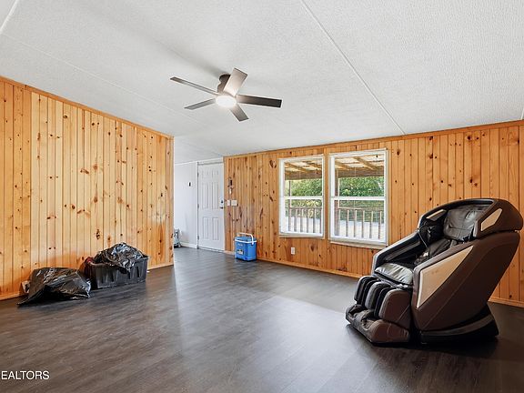 5th image of 152 Woodlawn Dr