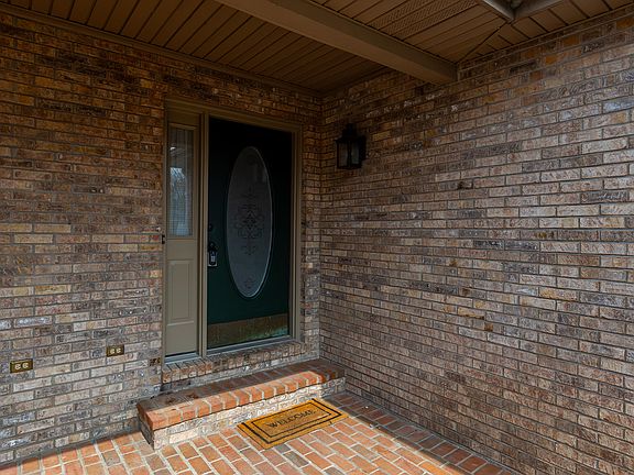 2nd image of 114 Bourbon Hills Dr