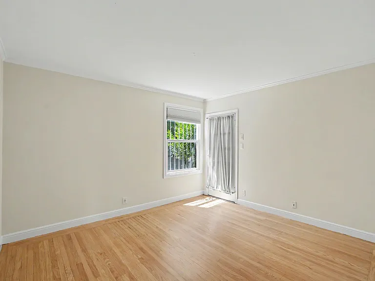 Renovated 3br W/ Dining Room. Views! Parking Avail., Free Laundry! — Photo 10