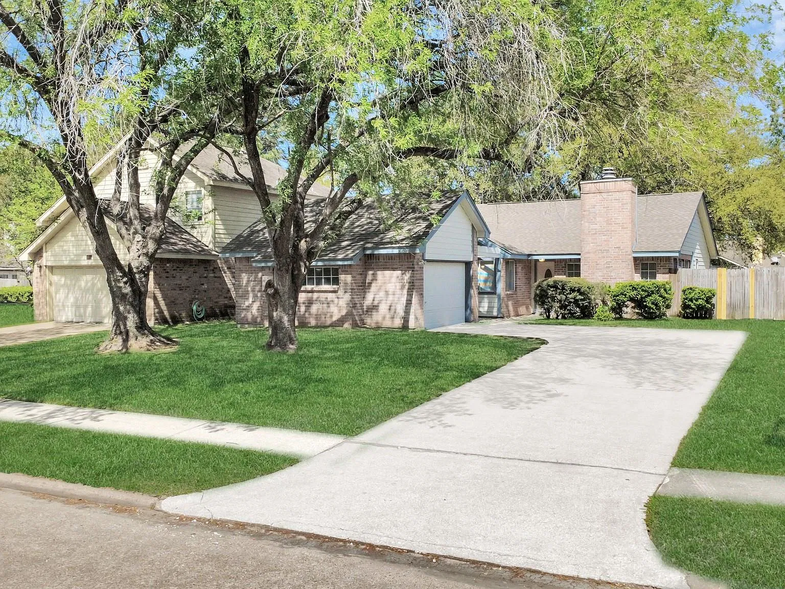 3 bed, 2.0 bath, 1380 sqft, $1,900 — Photo 3