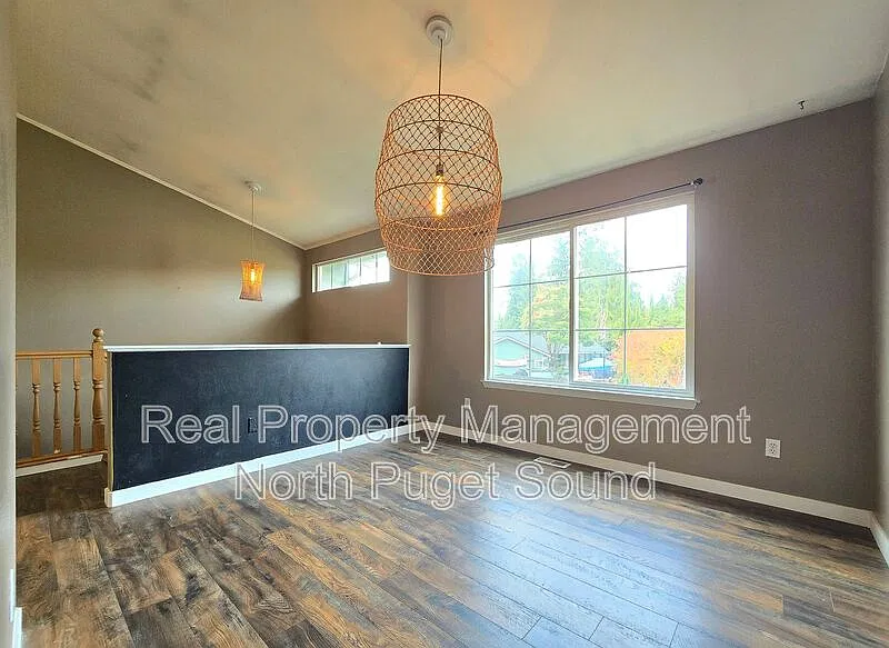 4 bed, 3.0 bath, 2082 sqft, $3,250 — Photo 4