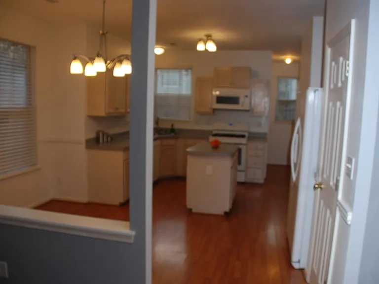 Kitchen & Eat-in-area