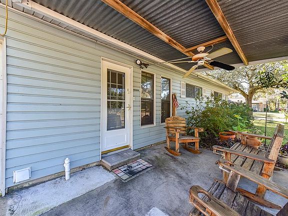 5th image of 402 Poinsetta St