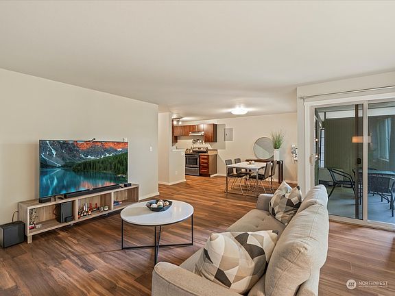 4th image of 1707 Boylston Avenue #209