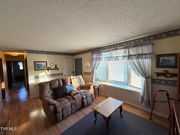 4th image of 425 Buttermilk Rd