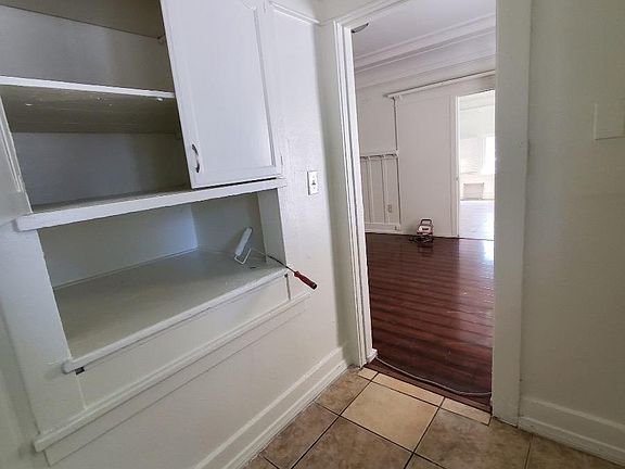 4th image of 725 W 60th St APT 1