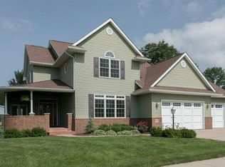 1555 Ironwood Ln, North Liberty, IA 52317
