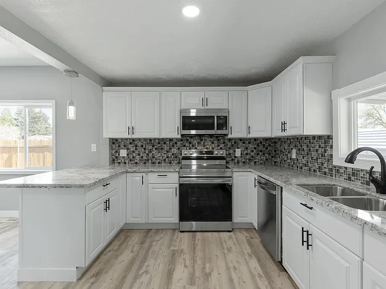 1031 Birch Ave — Photo 12
