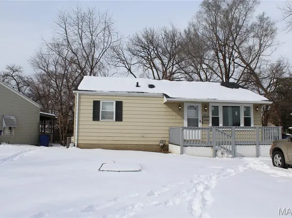 4207 Saint Linus Ln, Saint Ann, MO 63074