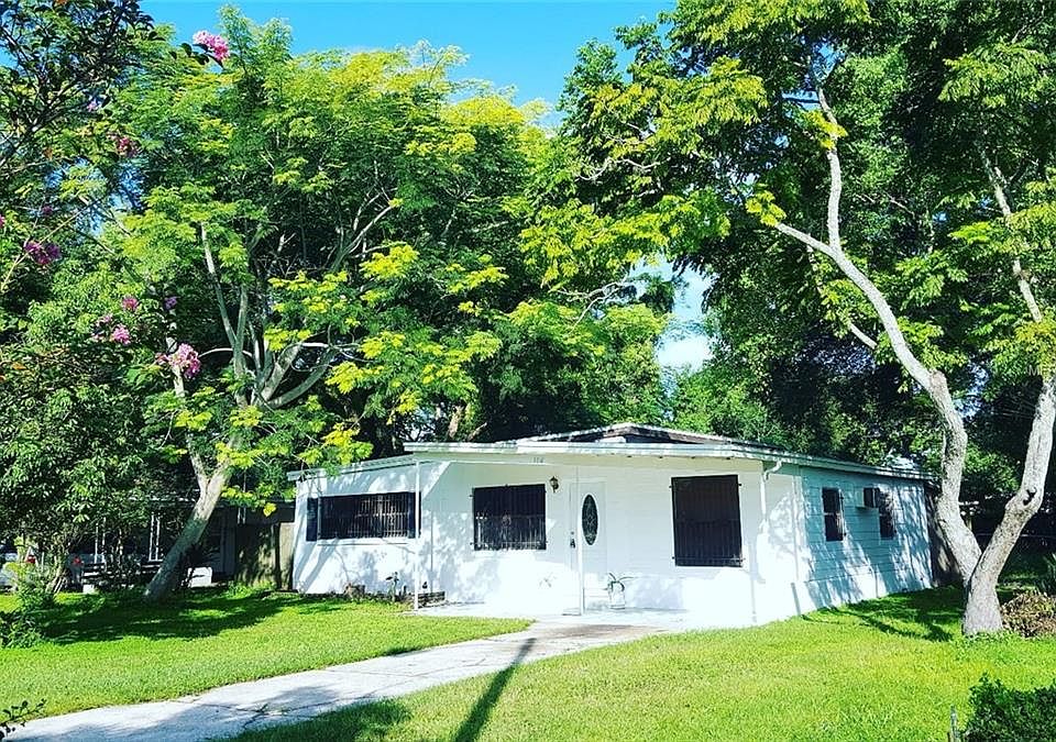 1st image of 108 Country Club Dr