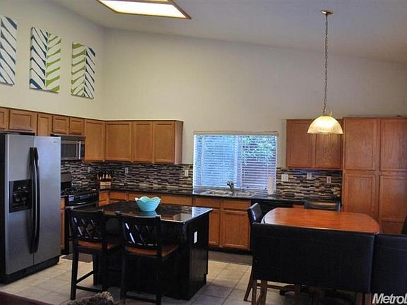 2nd image of 3922 Wild Rose Ln