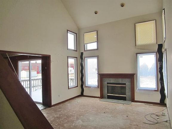 5th image of 133 E Broadway St