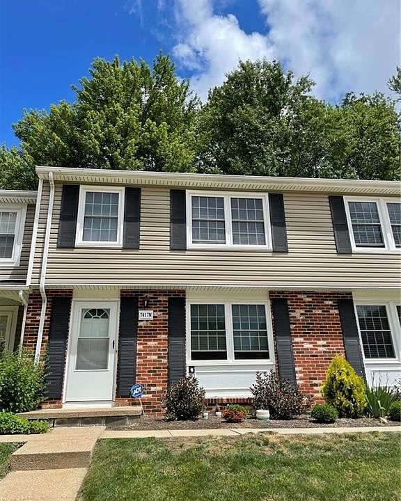 1st image of 7417 N Chestnut Commons Dr #B