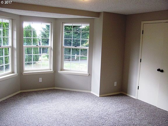 5th image of 10720 NE 86th Cir