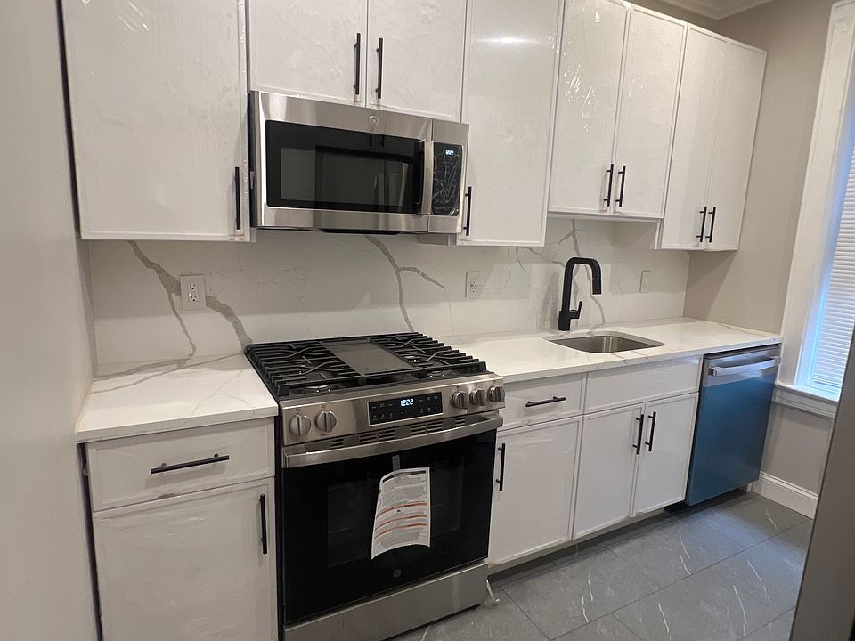1st image of 219 Mallory Ave #2