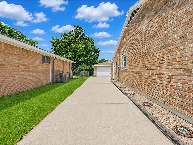 16019 Fathom Ln — Photo 45