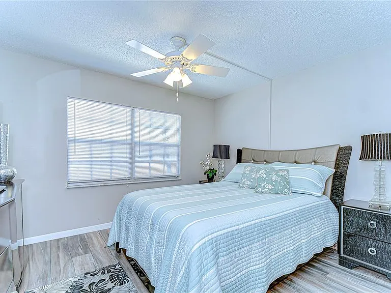 13870 Oakwood Ln — Photo 22