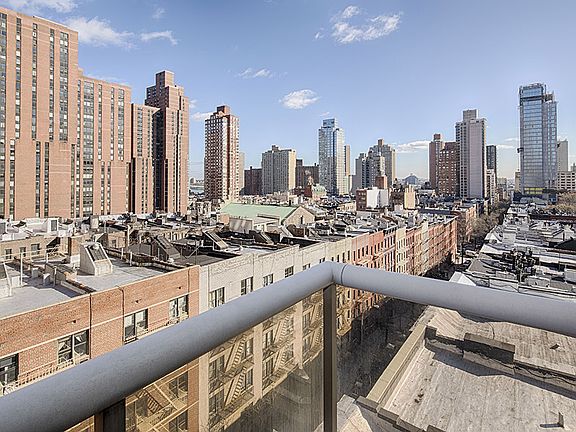 2nd image of 200 E 89th St APT 6F
