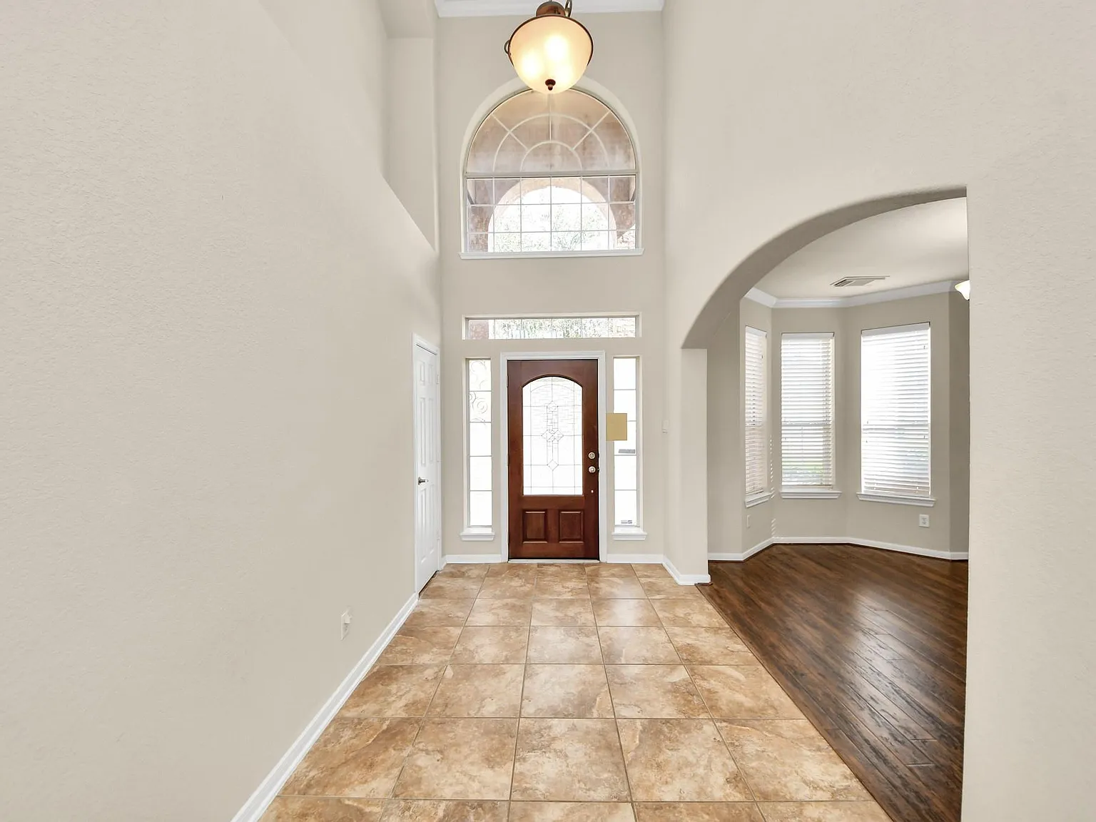 4 bed, 3.5 bath, 3009 sqft, $2,725 — Photo 3