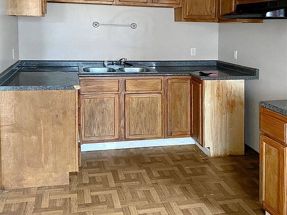 3rd image of 106 Cottonwood Ave