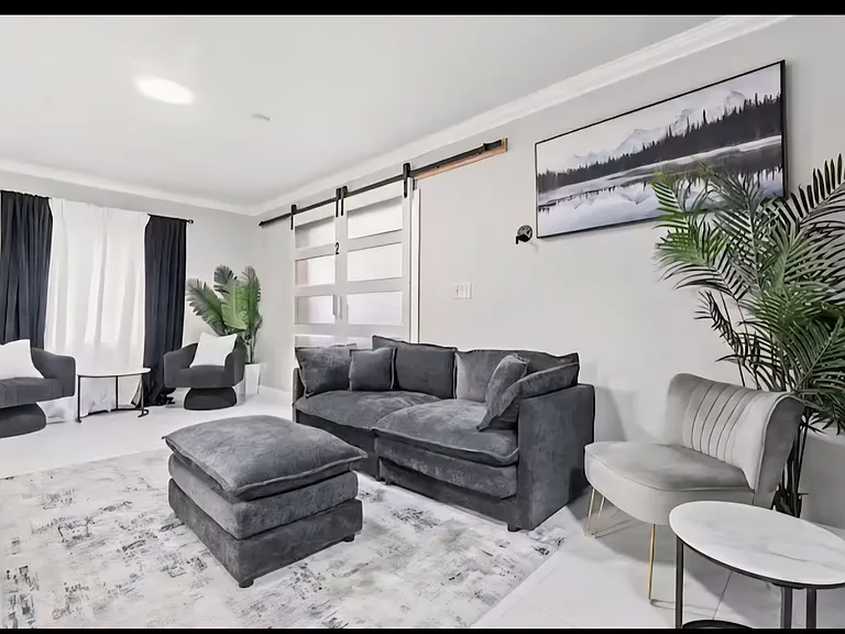 708 SW 12th St — Photo 3