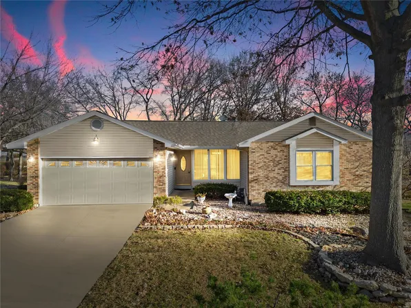 270 Savoy Dr, Lake Saint Louis, MO 63367
