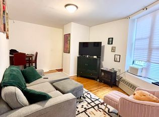 306 W 51st St #3B, New York, NY 10019