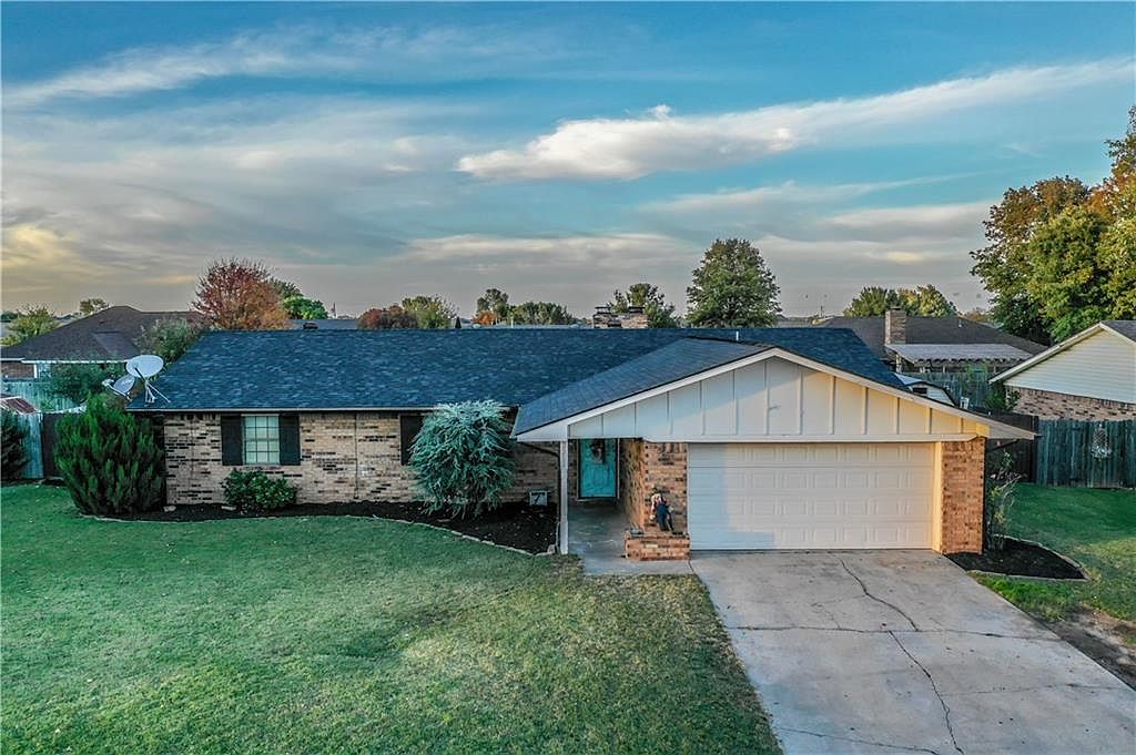 2211 Peach Ave, Weatherford, OK 73096 | Zillow