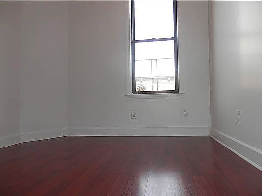 4th image of 196 7th Ave #8