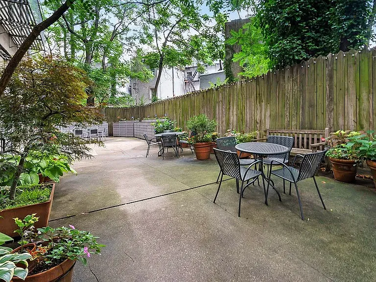22 Cornelia St #14 — Photo 4