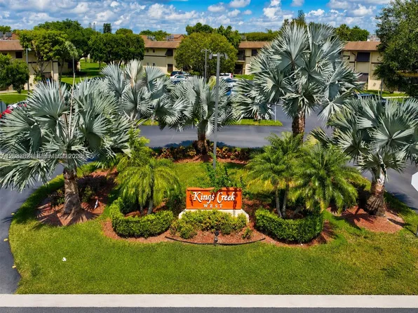 7935 SW 86th St APT 823, Miami, FL 33143