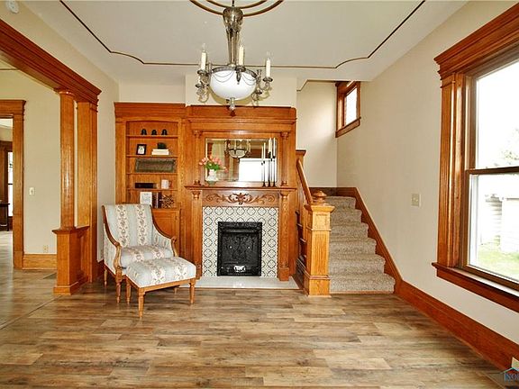 5th image of 707 N Main St