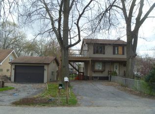 13 N York St, Fox Lake, IL 60020