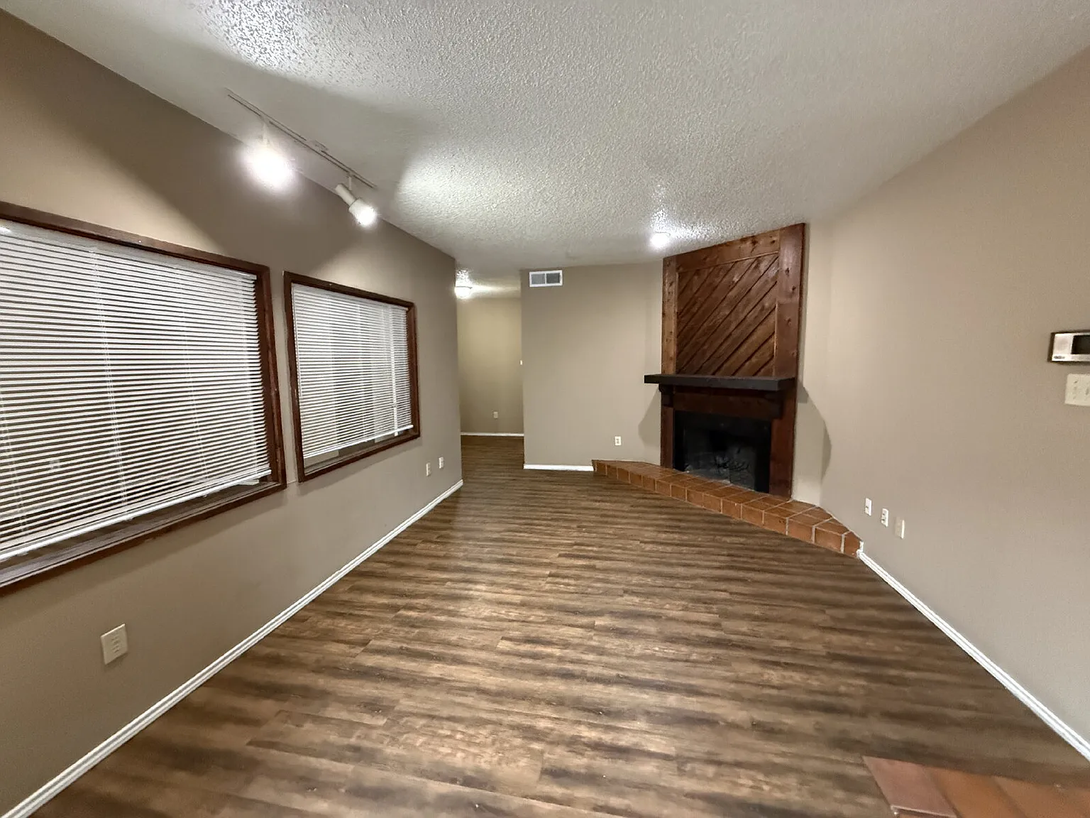 1 bed, 1.0 bath, 748 sqft, $900 — Photo 3