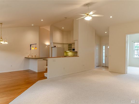 3rd image of 912 Goldenview Dr