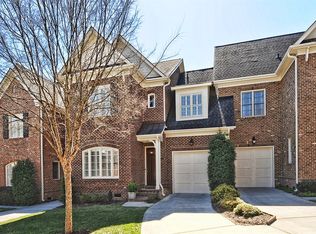 212 Crownsgate Ct, Charlotte, NC 28207