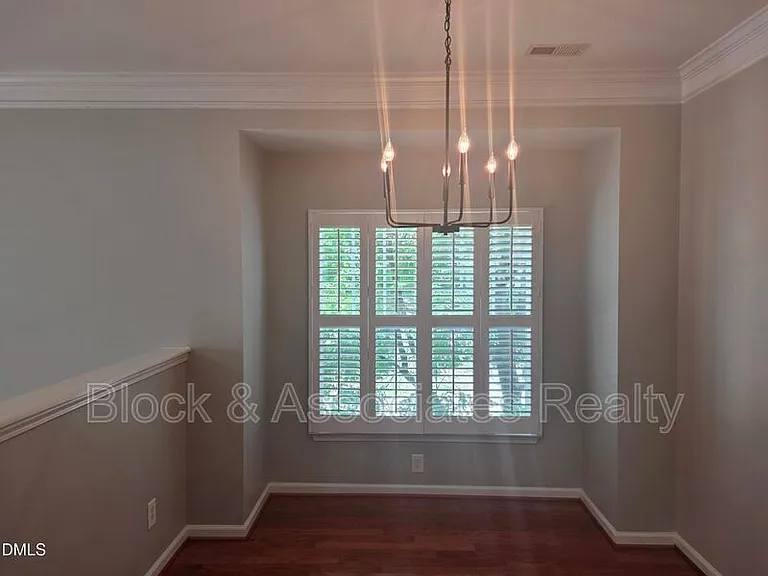 124 Braeside Ct — Photo 12