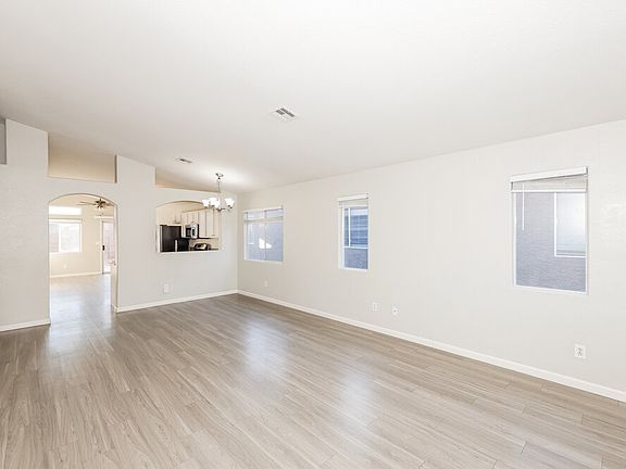 4th image of 511 Shallow Mist Ct