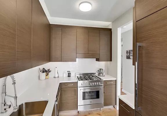 5th image of 325 Lexington Ave APT 25C