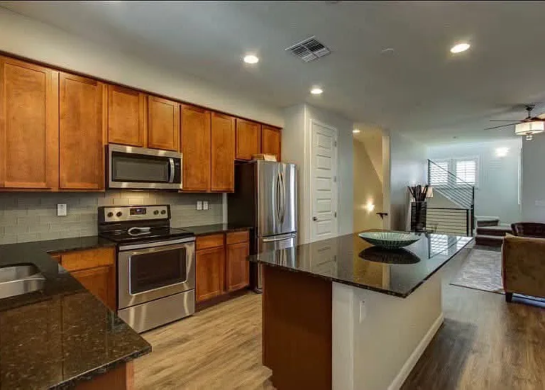 2090 S Dorsey Ln #1011 — Photo 4