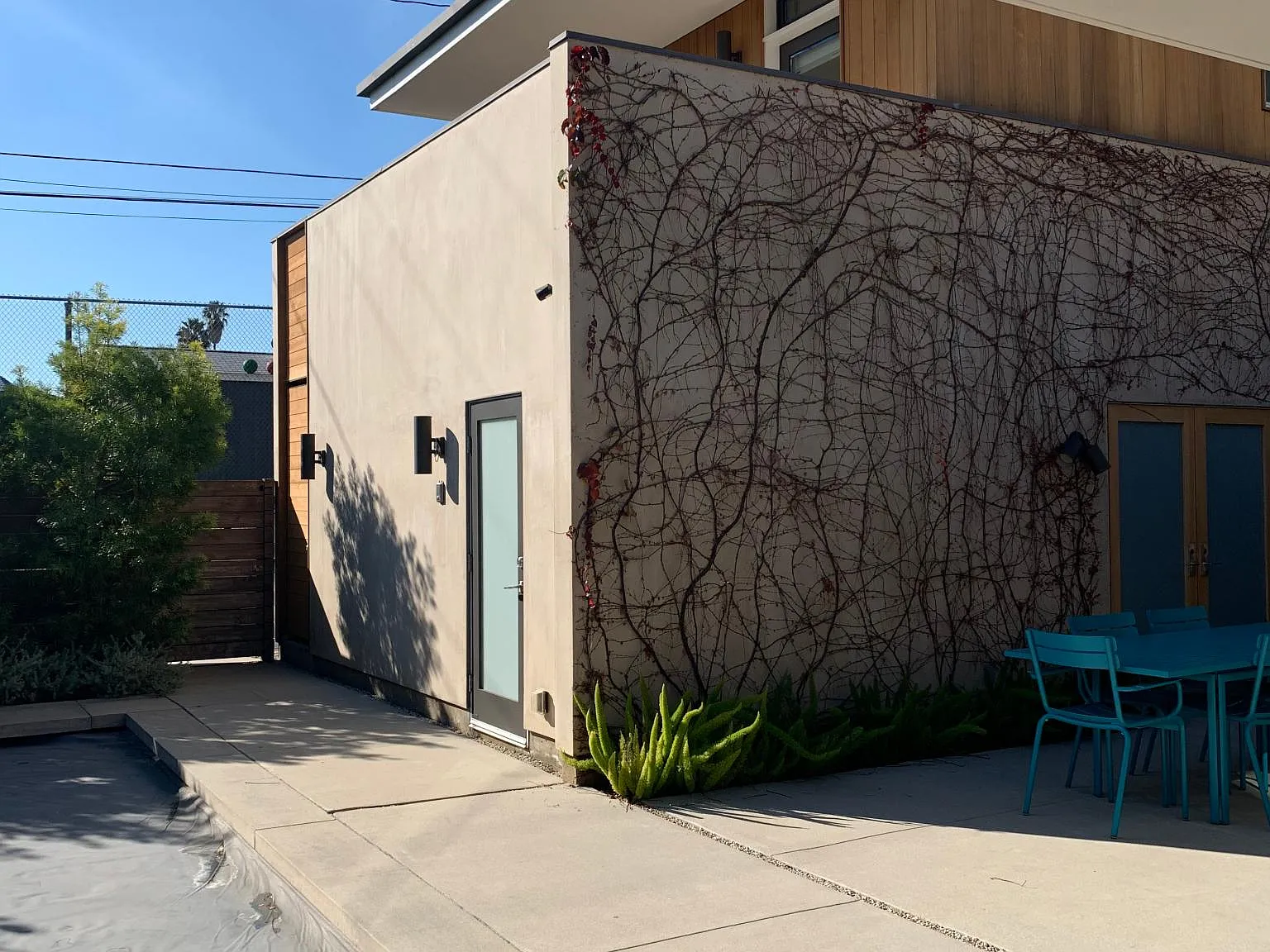 Studio, 275 sqft, $2,100 — Photo 1