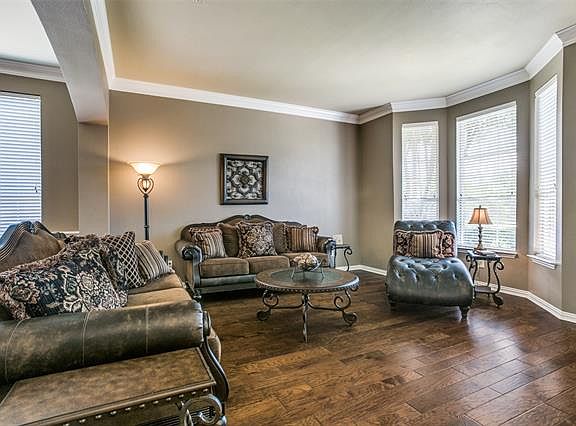 5th image of 3801 Lakedale Dr