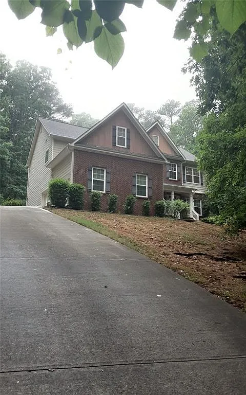 5 bed, 3.0 bath, 3924 sqft, $2,700 — Photo 2
