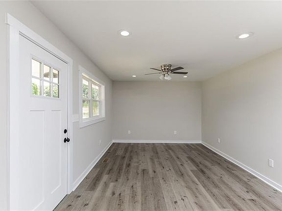 3rd image of 50 Greenwood Cir