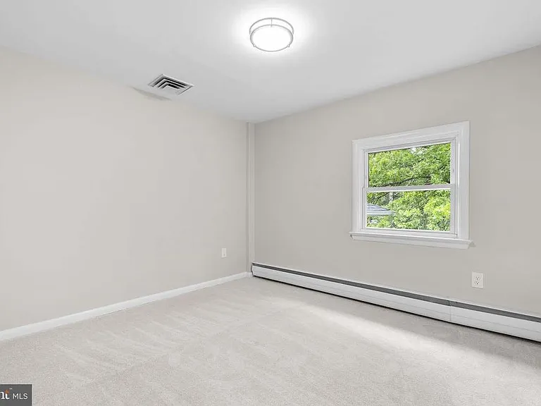 10242 Stratford Ave — Photo 29